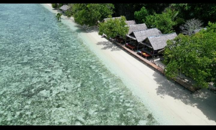 Mambetron Homestay Raja Ampat Pulau Mansuar Ngoại thất bức ảnh